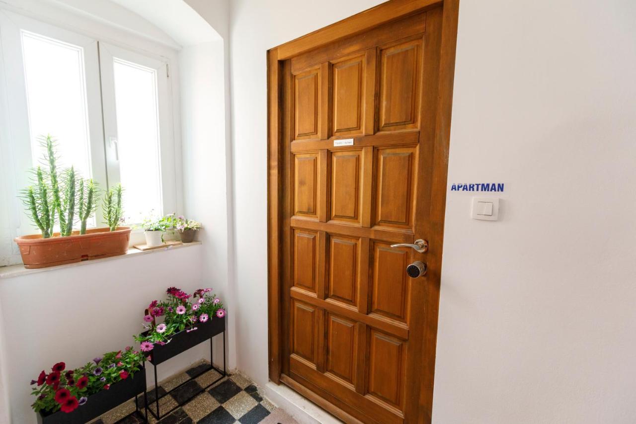 Apartment Grace, Feel At Home - Away From Home Split Exterior foto